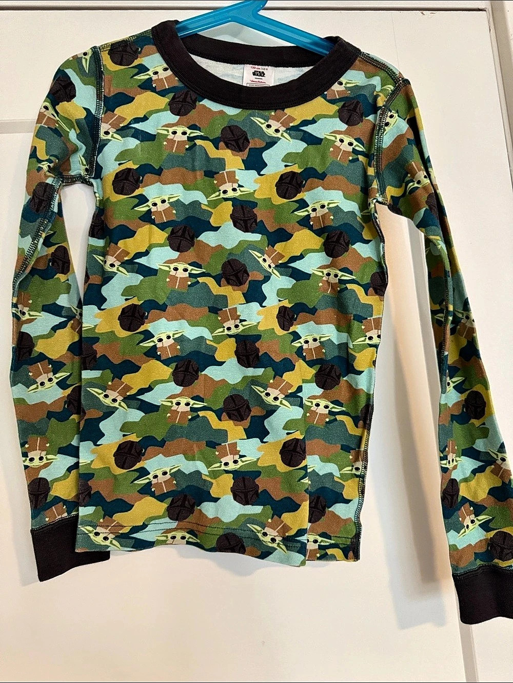 Hanna Andersson x Star Wars Girls Camo Mandalorian & Grogu pajama top. Size 8